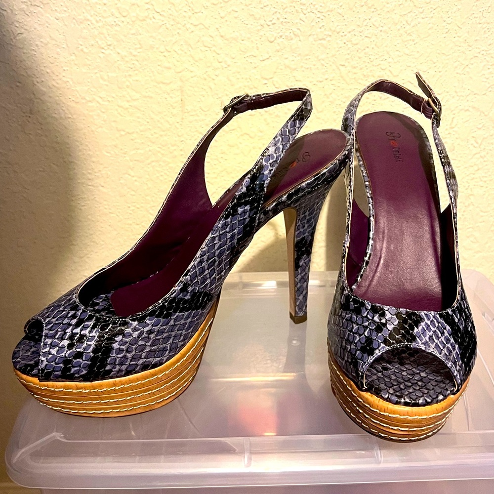 Promise purple snake heel 8 1/2